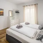Feriehus Gorgeous In Rojci With Kitchen *