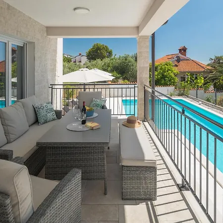 Holiday home Gorgeous In Rojci With Kitchen Kastelir