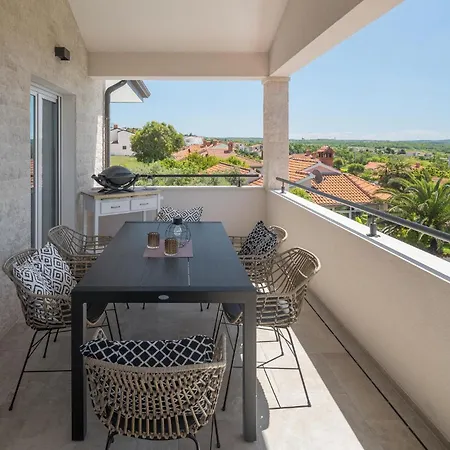 Holiday home Gorgeous In Rojci With Kitchen *