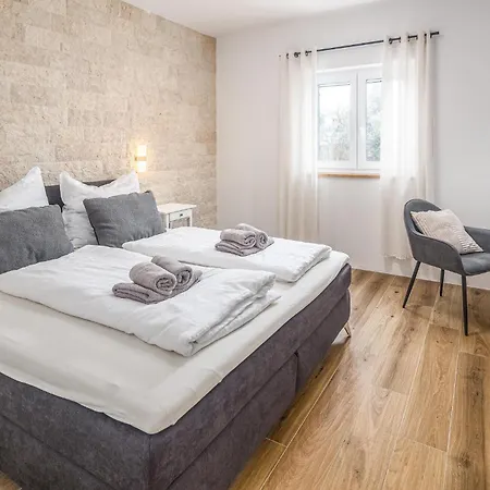 Gorgeous In Rojci With Kitchen Holiday home Kastelir