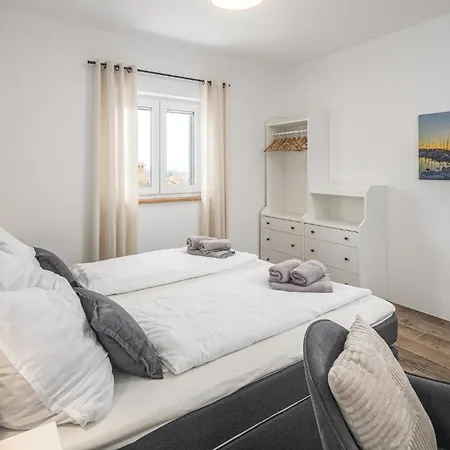 Gorgeous In Rojci With Kitchen Holiday home Kastelir