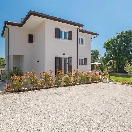 Gorgeous In Rojci With Kitchen Kaštelir