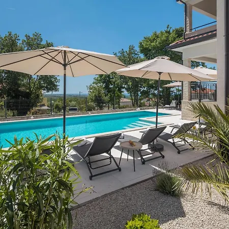 Gorgeous In Rojci With Kitchen Feriehus Kaštelir