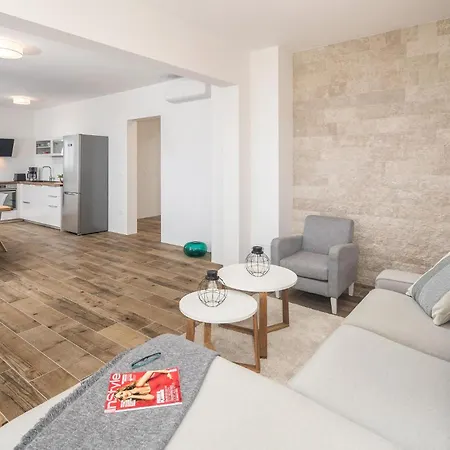 Gorgeous In Rojci With Kitchen Feriehus Kaštelir