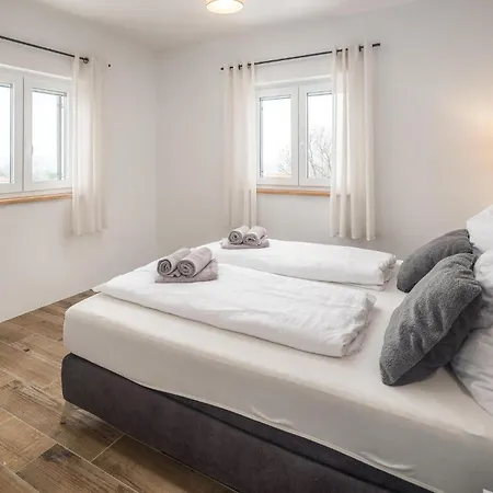 Feriehus Gorgeous In Rojci With Kitchen *
