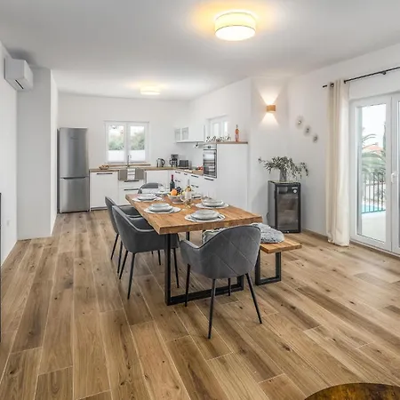 Gorgeous In Rojci With Kitchen Feriehus Kaštelir