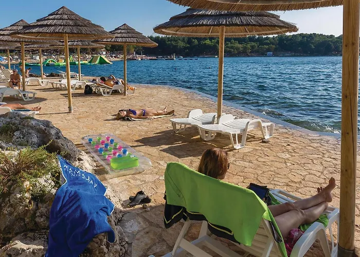 펜션 Gorgeous In Rojci With Kitchen *