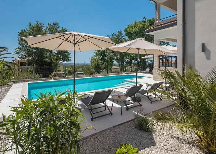 Gorgeous In Rojci With Kitchen 펜션 Rajki