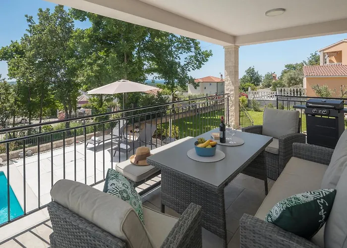 펜션 Gorgeous In Rojci With Kitchen *