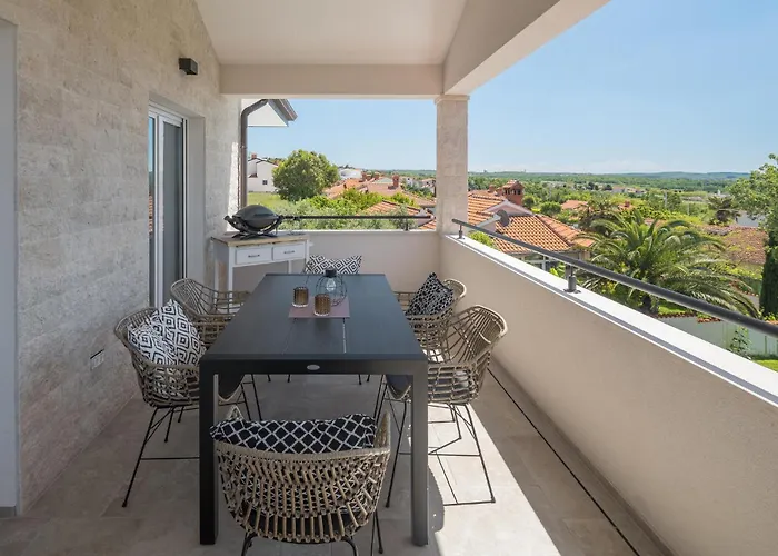 펜션 Gorgeous In Rojci With Kitchen *