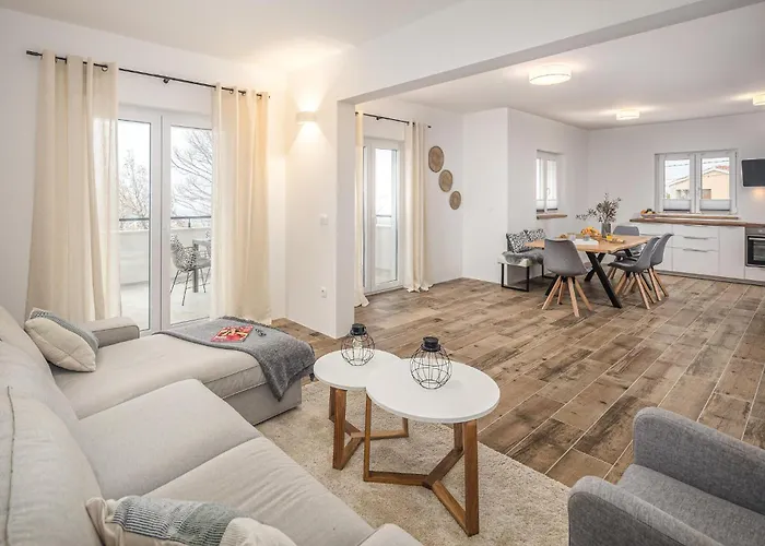 펜션 Gorgeous In Rojci With Kitchen