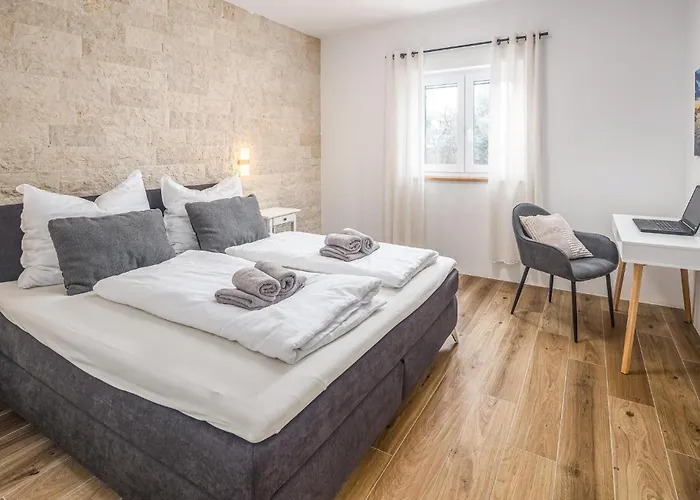 Gorgeous In Rojci With Kitchen 펜션 Rajki