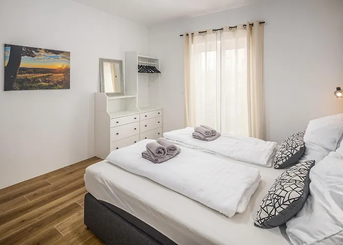 펜션 Gorgeous In Rojci With Kitchen *