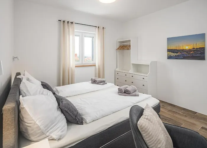 Gorgeous In Rojci With Kitchen 펜션 Rajki