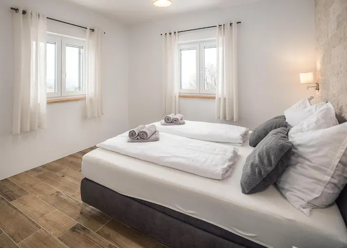 펜션 Gorgeous In Rojci With Kitchen *